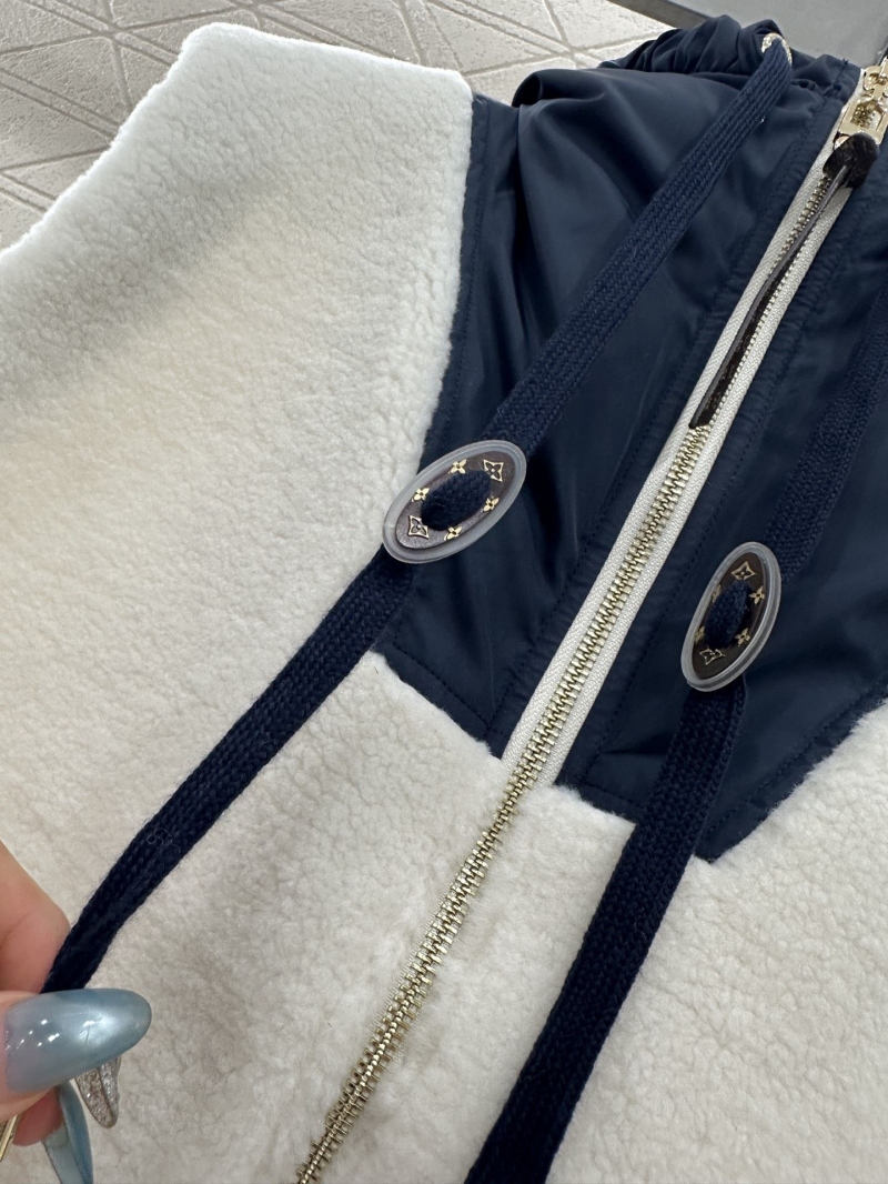 l0vis Vvtt0n outwear